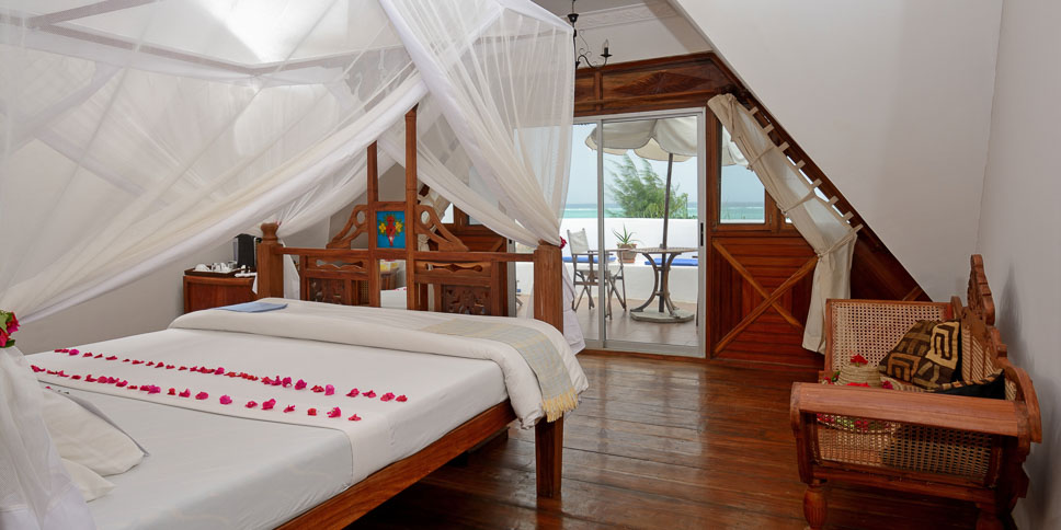 https://www.zanzibarretreat.com/wp-content/uploads/2015/05/Slideshow_ZR-2.jpg